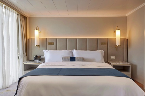 Crystal Cruises, Crystal Symphony, Sapphire Veranda Suite 2.jpg